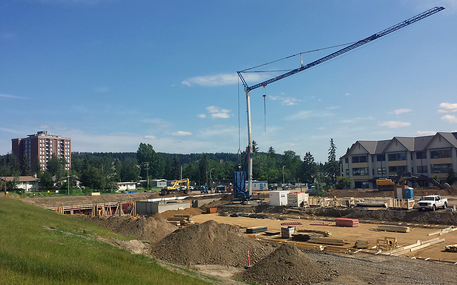crane at RiverBend building site